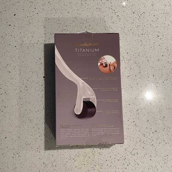 Brookstone Titanium Microneedling Derma Roller - Picture 2 of 3